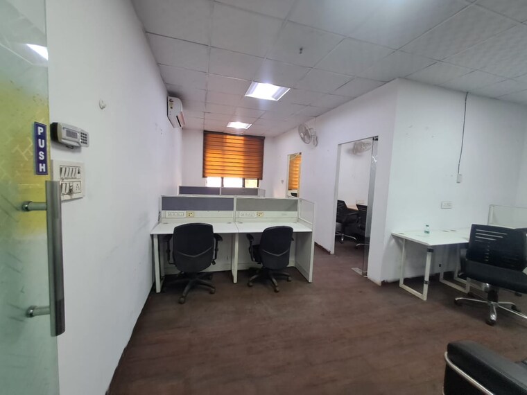 Team Area, sector 63 Commercial Office Space 850 Sq.Ft. In Sector 63 Noida 9389093
