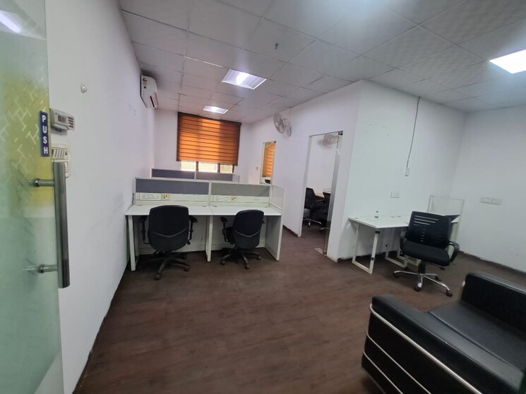 Team Area, sector 63 Commercial Office Space 850 Sq.Ft. In Sector 63 Noida 9389093
