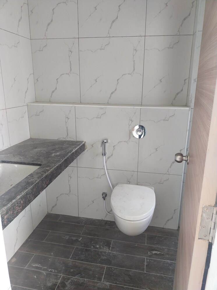 Bathroom, kalpataru-exquisite-sierra 2.5 Bedroom 980 Sq.Ft. Apartment In Wakad Pune 9389129