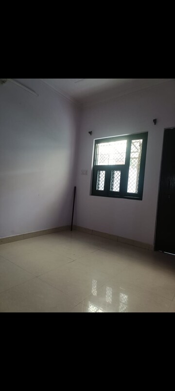 Bedroom in 3 BHK Apartment at Mayur Vihar 1 – for Rent