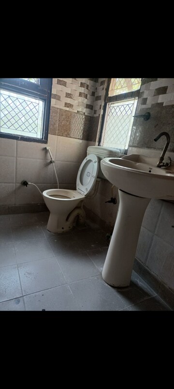Bathroom in 3 BHK Apartment at Mayur Vihar 1 – for Rent