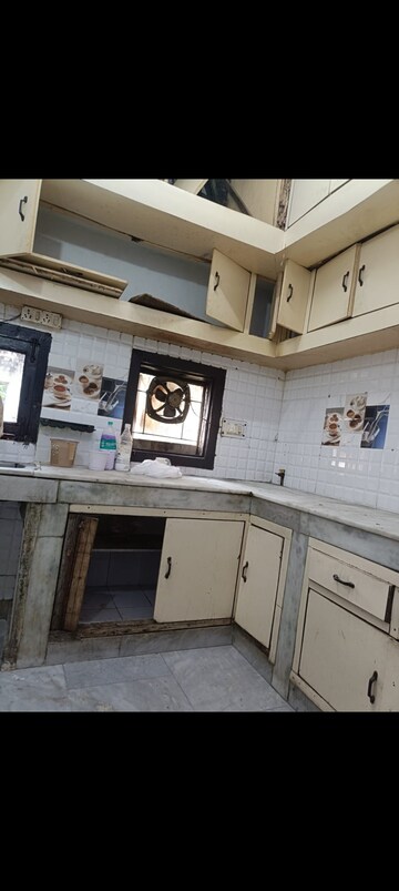 Kitchen in 3 BHK Apartment at Mayur Vihar 1 – for Rent