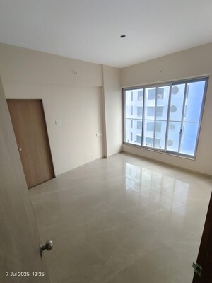 Room in 2 BHK Apartment at Linkway Estate, Malad West – for Rent