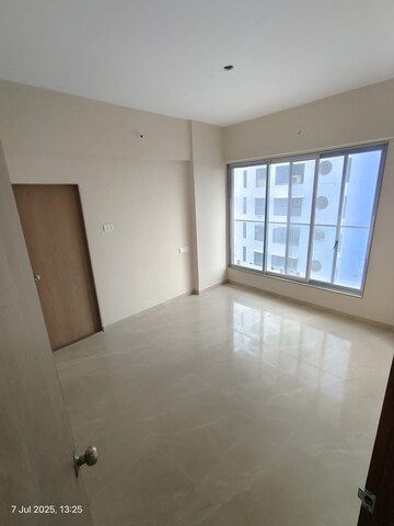 Room in 2 BHK Apartment at Linkway Estate, Malad West – for Rent