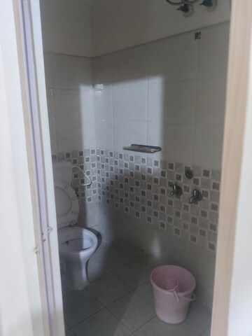 Bathroom in 1 BHK Apartment at Krishna Residency Kadubeesanahalli, Kadubeesanahalli – for Rent