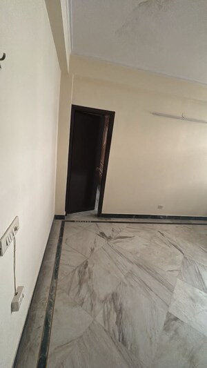 Room in 3 BHK Builder Floor at Uppal Southend, Sector 49 – for Sale