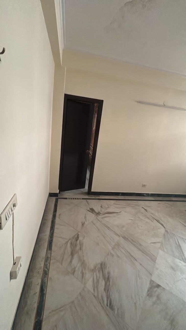 Room, uppal-southend 3 Bedroom 1600 Sq.Ft. Builder Floor In Sector 49 Gurgaon 9389215
