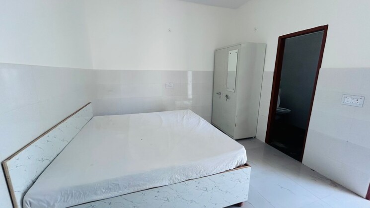 Room, sector 40 2 Bedroom 1366 Sq.Ft. Builder Floor In Sector 40 Gurgaon 9389207