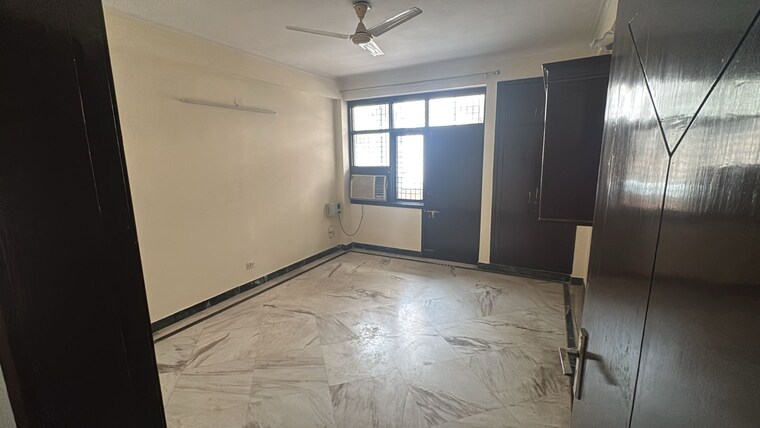 Room, uppal-southend 3 Bedroom 1600 Sq.Ft. Builder Floor In Sector 49 Gurgaon 9389215