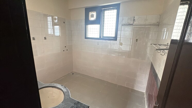 Bathroom, uppal-southend 3 Bedroom 1600 Sq.Ft. Builder Floor In Sector 49 Gurgaon 9389215
