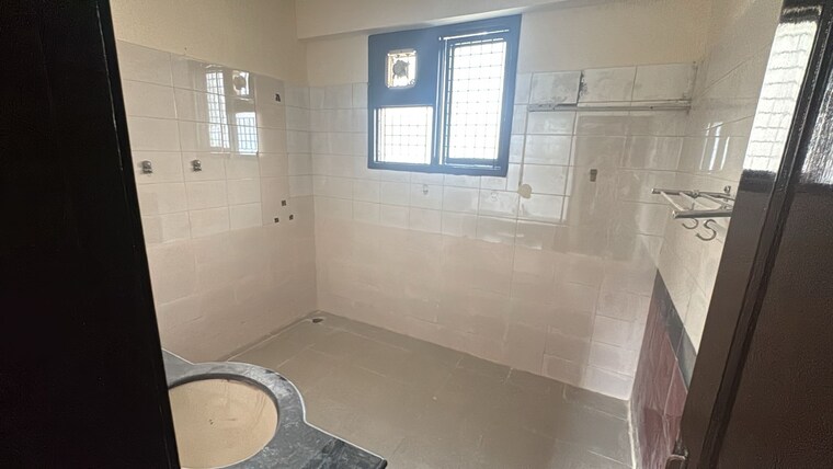 Bathroom, uppal-southend 3 Bedroom 1600 Sq.Ft. Builder Floor In Sector 49 Gurgaon 9389215