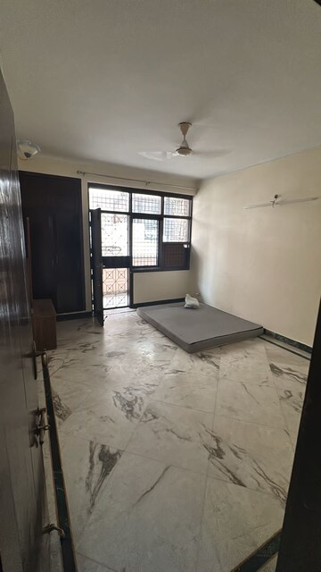 Room in 3 BHK Builder Floor at Uppal Southend, Sector 49 – for Sale