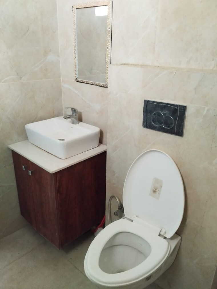Bathroom, shiva-enclave-zirakpur 3 Bedroom 1850 Sq.Ft. Apartment In Patiala Road Zirakpur 9389208