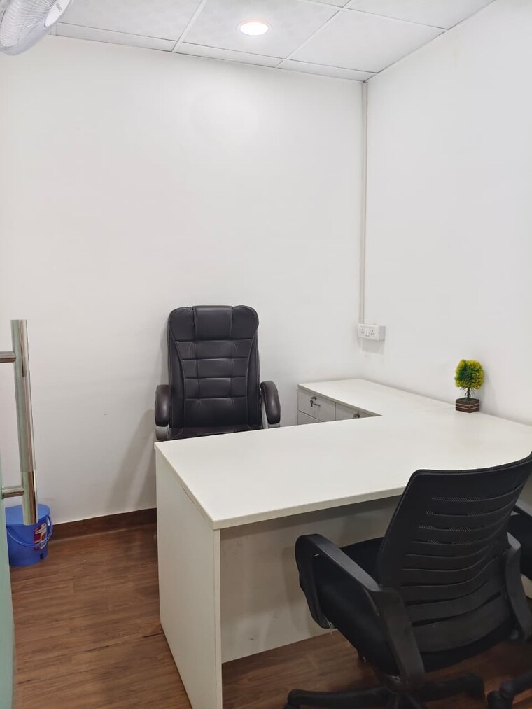 Team Area, sector 63 Commercial Office Space 1000 Sq.Ft. In Sector 63 Noida 9389195