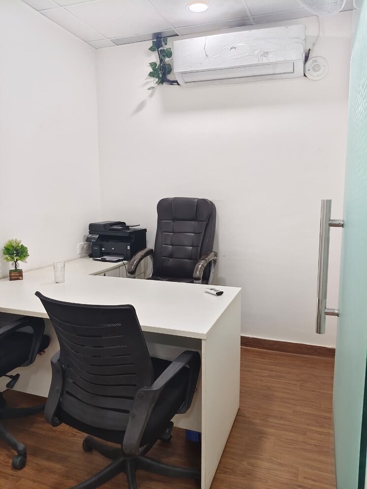 Team Area, sector 63 Commercial Office Space 1000 Sq.Ft. In Sector 63 Noida 9389195