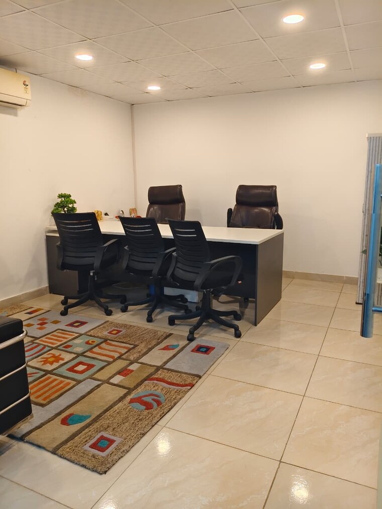 Team Area, sector 63 Commercial Office Space 1000 Sq.Ft. In Sector 63 Noida 9389195