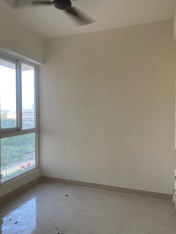 Room in 2 BHK Apartment at Signature Global Prime, Sector 63a – for Rent