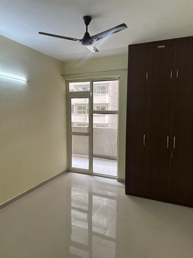 Room, signature-global-prime 2 Bedroom 834 Sq.Ft. Apartment In Sector 63a Gurgaon 9389221