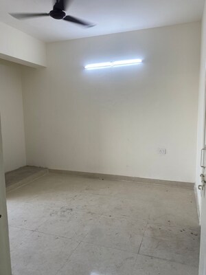 Room in 2 BHK Apartment at Signature Global Prime, Sector 63a – for Rent