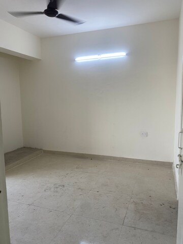 Room in 2 BHK Apartment at Signature Global Prime, Sector 63a – for Rent