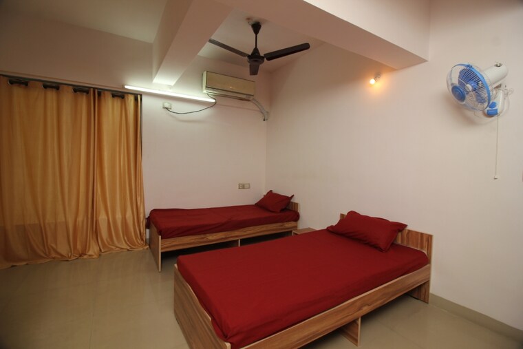Room, lower parel Pg For Boys In Lower Parel 9389172