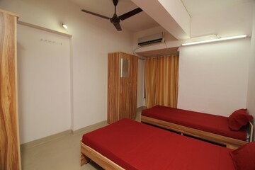 Bedroom in  Pg at Lower Parel – for Rent