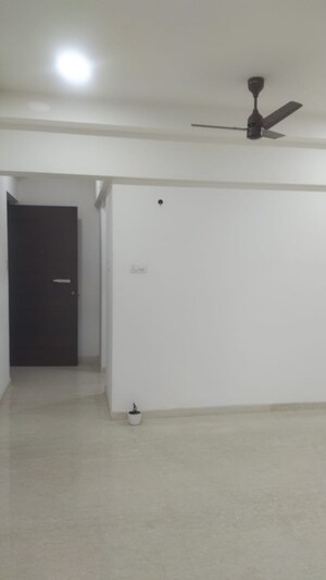 Room in 3 BHK Apartment at Shapoorji Pallonji Vicinia, Powai – for Rent