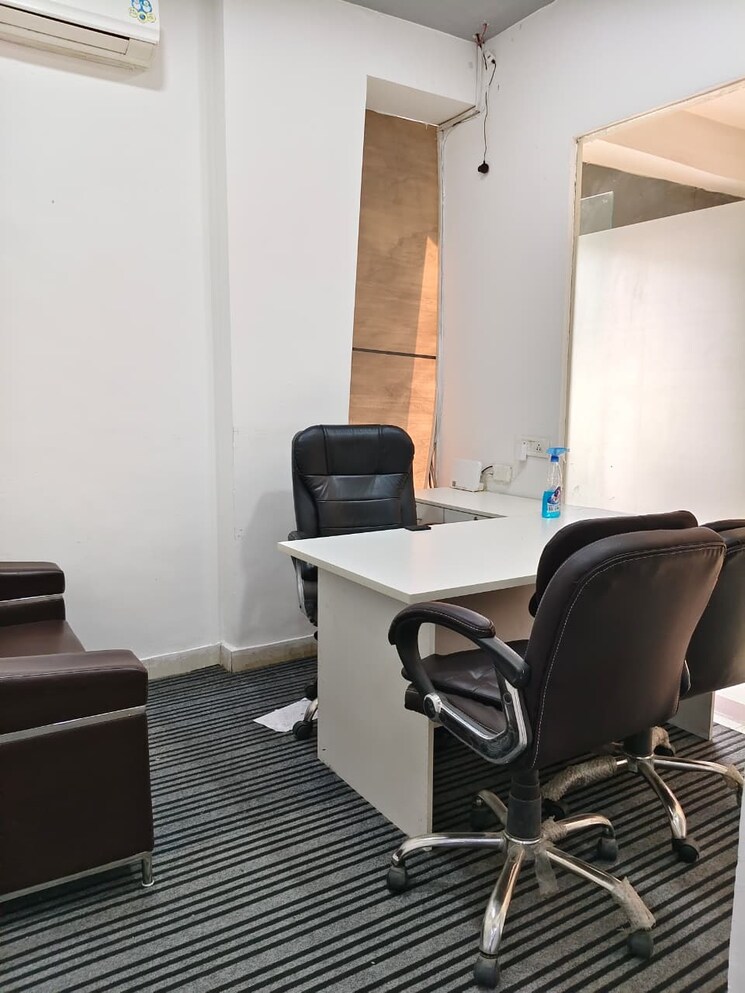 Team Area, sector 63 Commercial Office Space 1000 Sq.Ft. In Sector 63 Noida 9389242