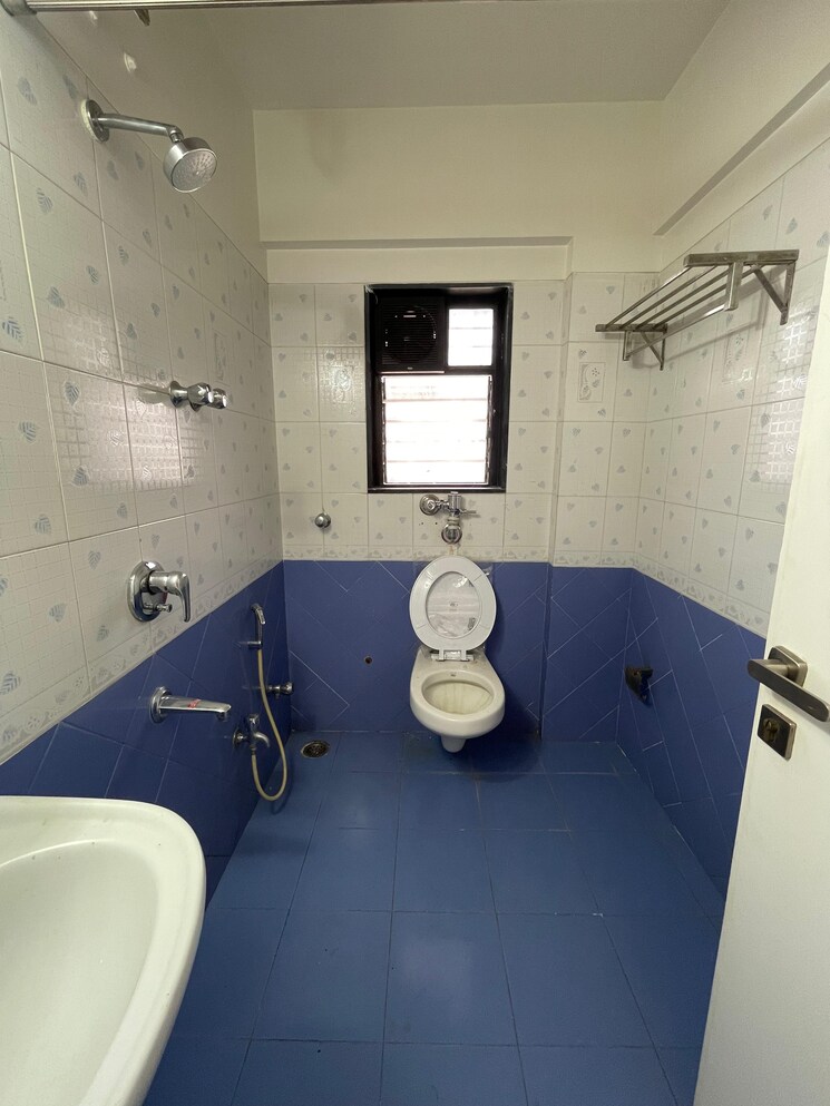 Bathroom, juhu-abhishek-chs-ltd 1 Bedroom 620 Sq.Ft. Apartment In Andheri West Mumbai 9389262