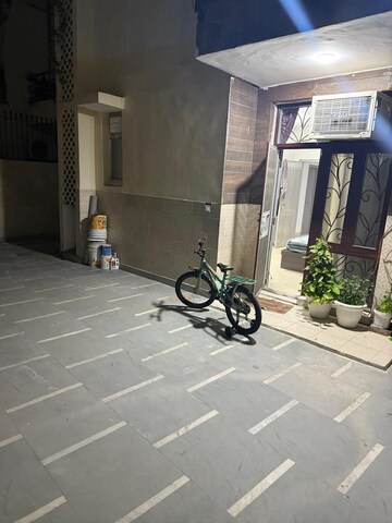 Parking in 3 BHK Builder Floor at Sushant Lok 3, Sector 57 – for Sale