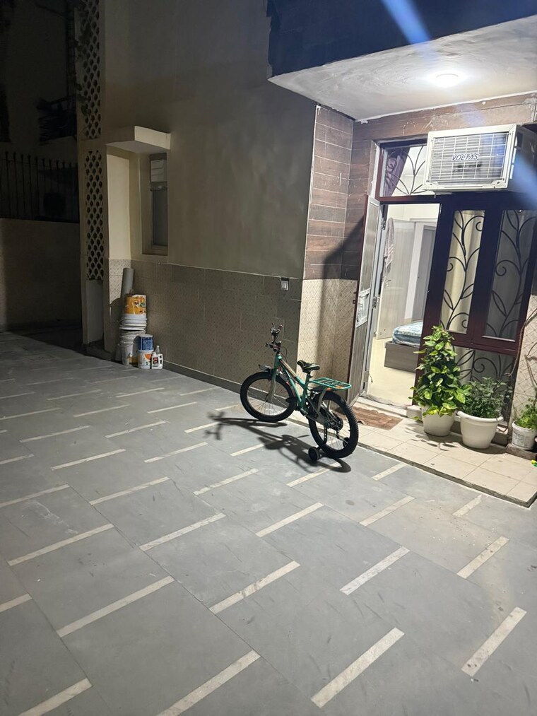  Parking, sushant-lok-3 3 Bedroom 272 Sq.Ft. Builder Floor In Sector 57 Gurgaon 9389275