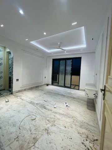 Room in 3 BHK Builder Floor at Sector 46 – for Rent