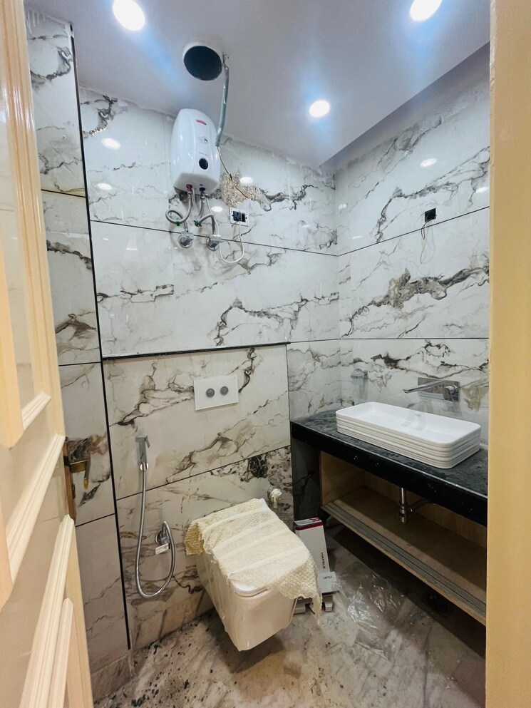 Bathroom, sector 46 3 Bedroom 2501 Sq.Ft. Builder Floor In Sector 46 Gurgaon 9389285