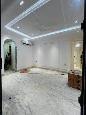 Room in 3 BHK Builder Floor at Sector 46 – for Rent