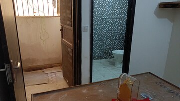 Bathroom in 1 BHK Builder Floor at Vaishali Sector 5 – for Rent