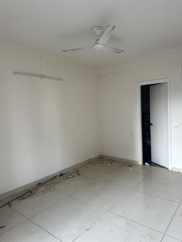 Room in 3 BHK Apartment at Maxxus Elanza, International Airport Road – for Sale