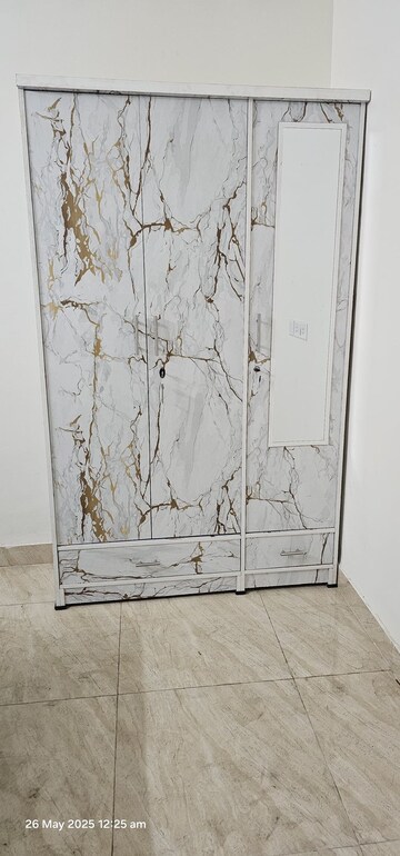 Room in 2 BHK Apartment at Gaur Yamuna City, Gaur Yamuna City – for Rent