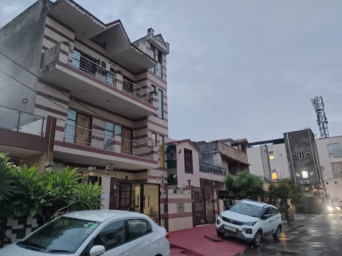 3 BHK + Extra Room Builder Floor For Sale in Sector 9