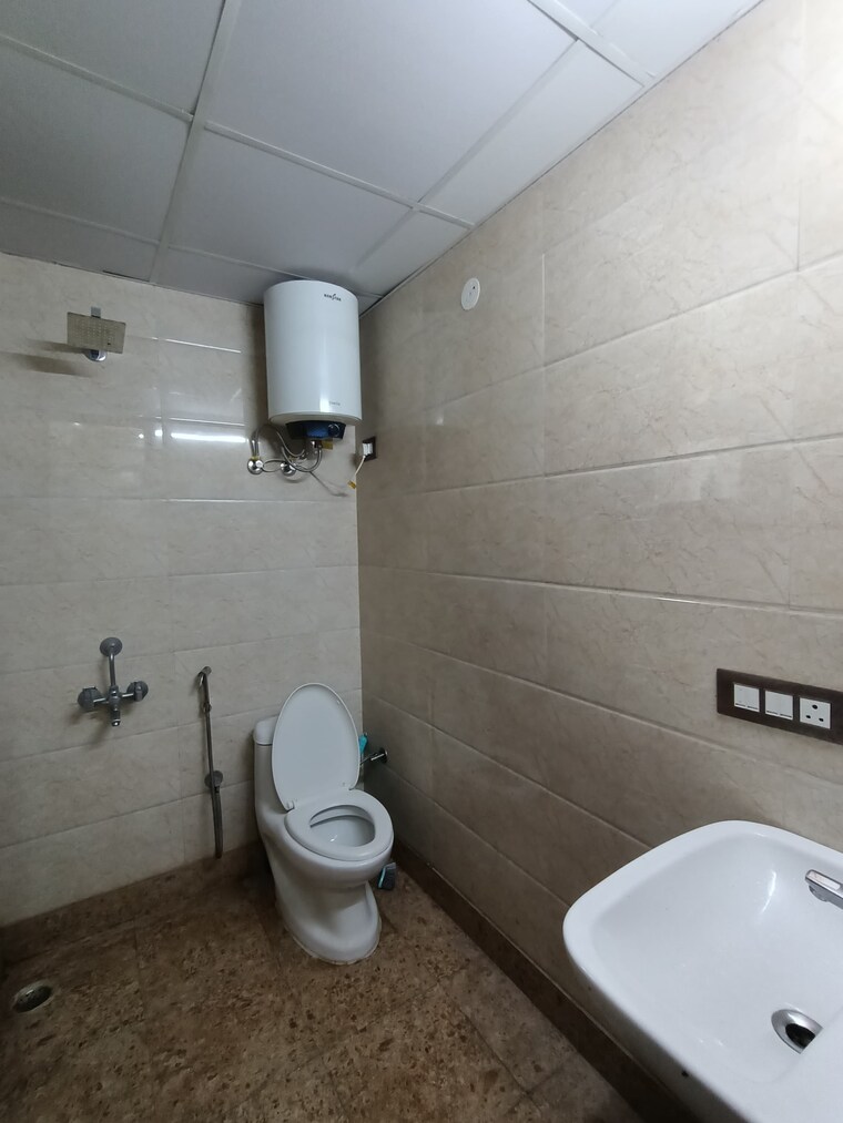 Bathroom, saket 1.5 Bedroom 450 Sq.Ft. Builder Floor In Saket Delhi 9389394