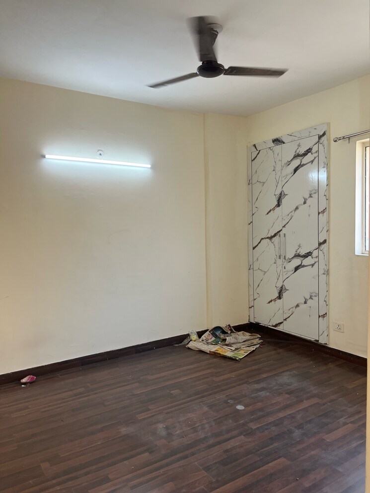 Room, paras-tierea 3.5 Bedroom 1695 Sq.Ft. Apartment In Sector 137 Noida 9389407