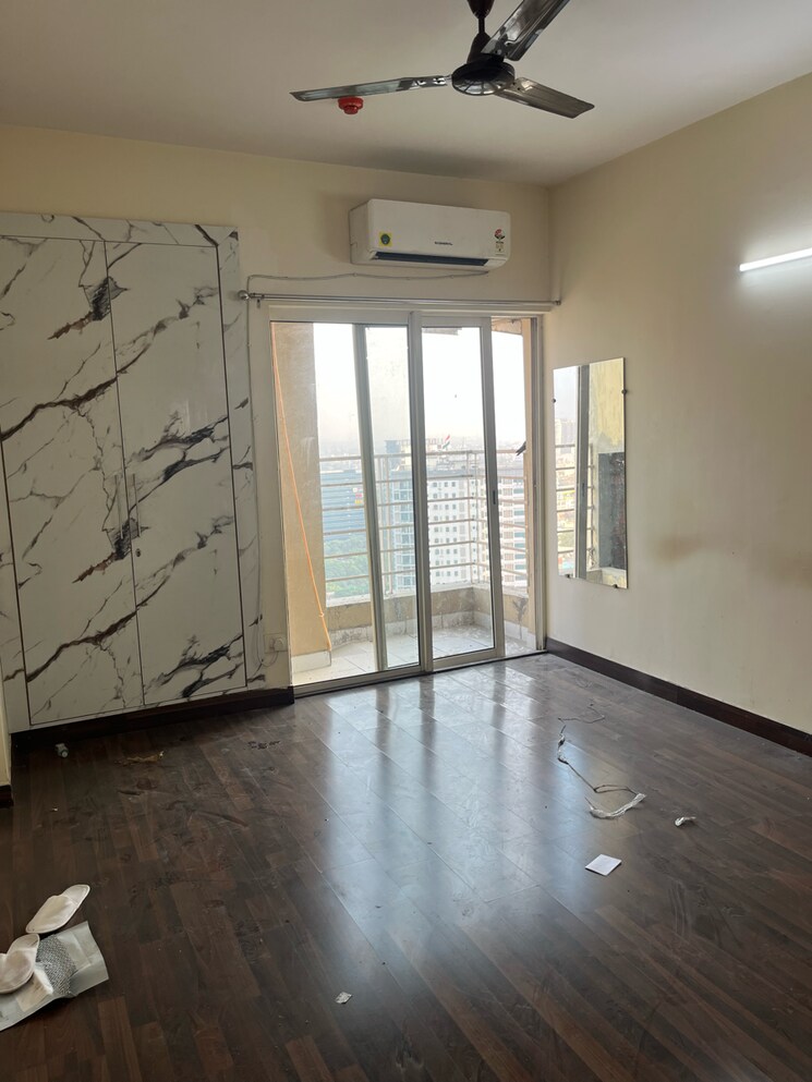 Room, paras-tierea 3.5 Bedroom 1695 Sq.Ft. Apartment In Sector 137 Noida 9389407