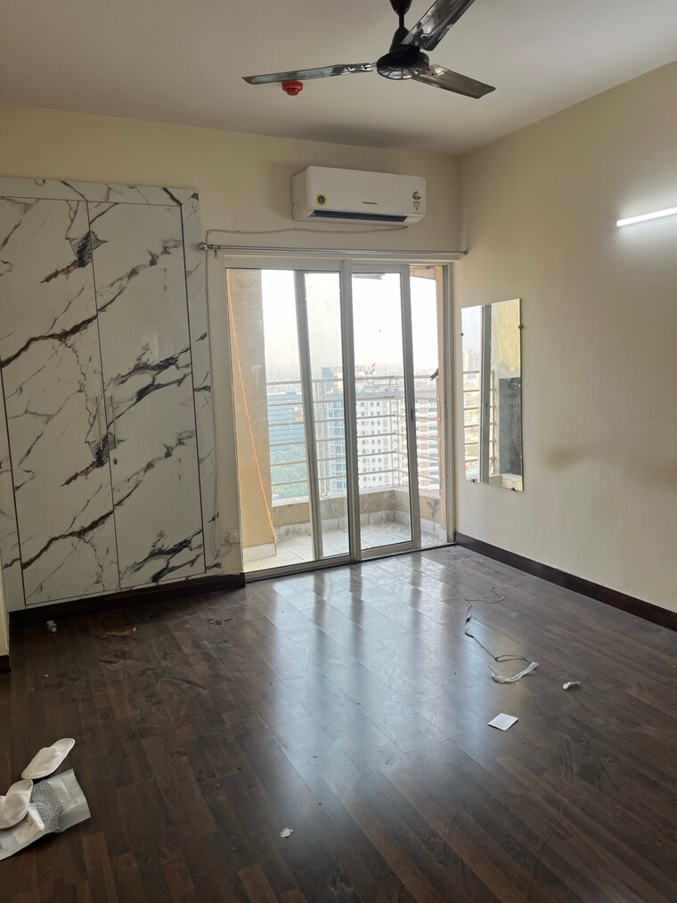 Room, paras-tierea 3.5 Bedroom 1695 Sq.Ft. Apartment In Sector 137 Noida 9389407