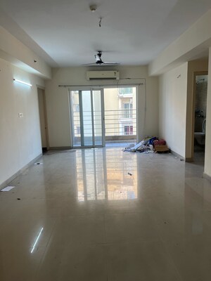 Room in 3.5 BHK Apartment at Paras Tierea, Sector 137 – for Rent