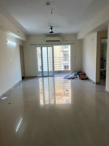 Room in 3.5 BHK Apartment at Paras Tierea, Sector 137 – for Rent