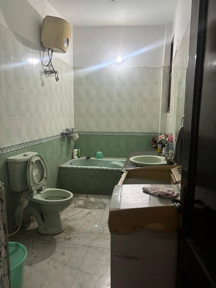 Bathroom, shiwalik-greens 4 Bedroom 2100 Sq.Ft. Apartment In Dhakoli Zirakpur 9389431