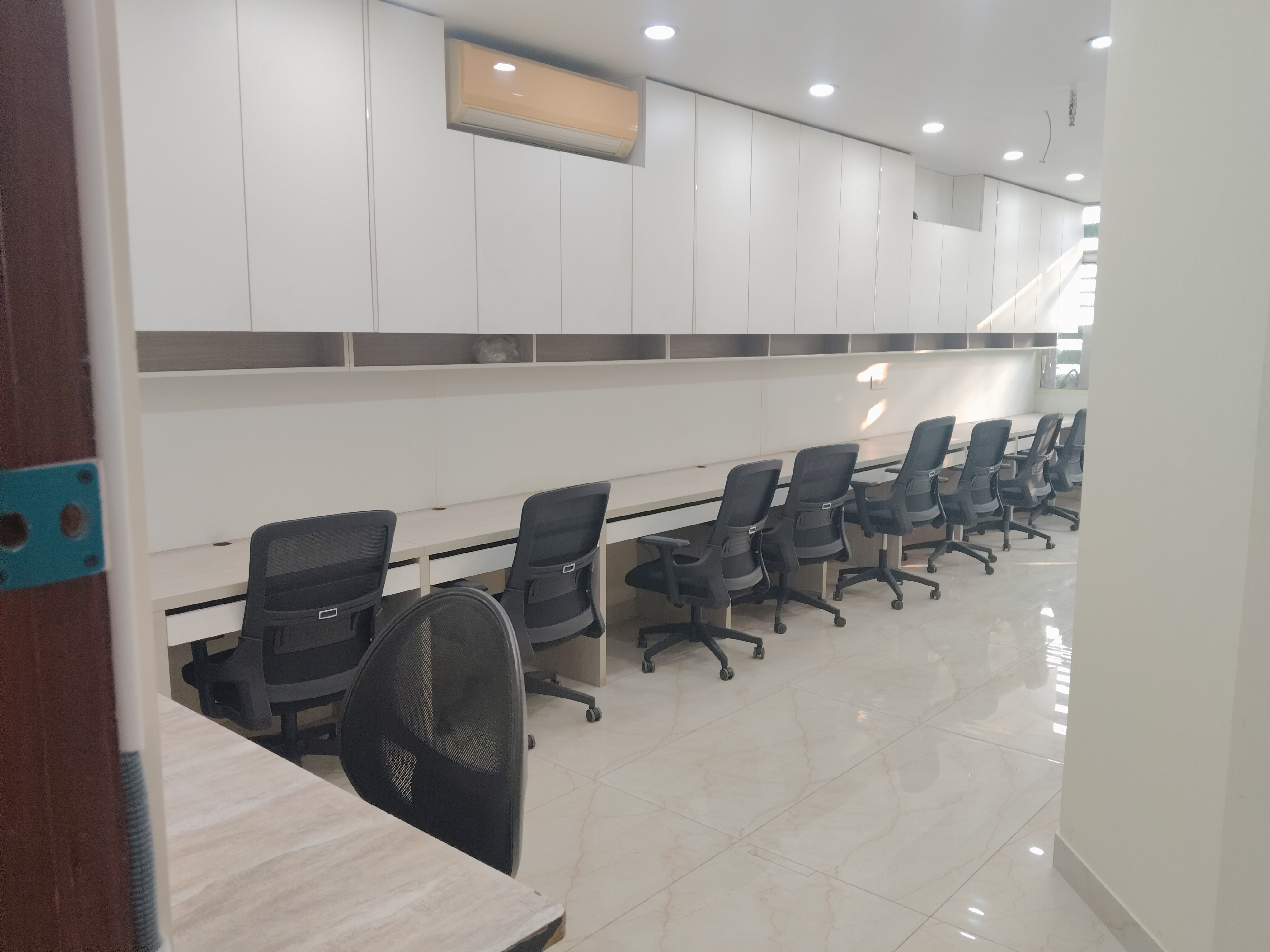 Office Space For Rent in Itl Twin Tower 
