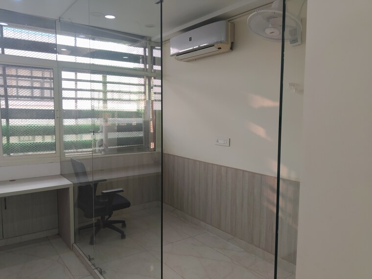 Bathroom, netaji subhash place Commercial Office Space 634 Sq.Ft. In Netaji Subhash Place Delhi 9389436