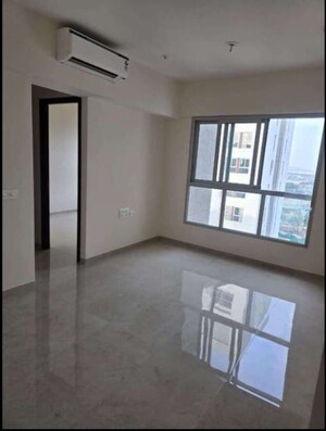 Room in 2 BHK Apartment at Piramal Vaikunth, Balkum Pada – for Rent
