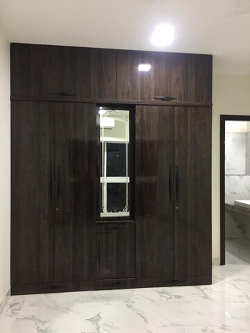 Room in 2 BHK Apartment at Raheja Ridgewood, Goregaon East – for Rent