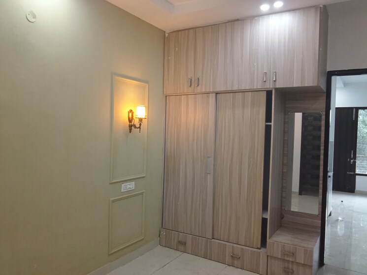 Room, dhakoli 2 Bedroom 100 Sq.Yd. Apartment In Dhakoli Zirakpur 9389500
